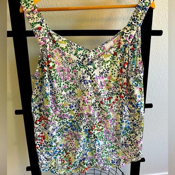 Fun flower top. Ruched and elastic straps. So flowy and comfortable. - Picture 1 of 5